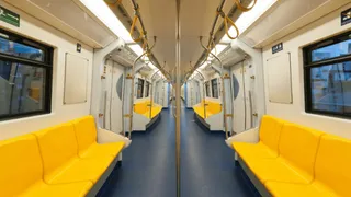 Girl's Embarrassing Dance In A Crowded Delhi Metro Draws Reactions | Viral Video